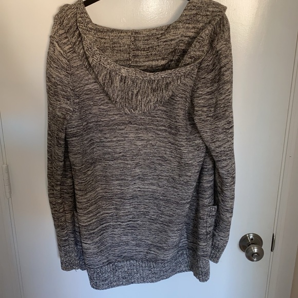 Gray and White Size large tahari hooded cardigan with pockets - Picture 2 of 4